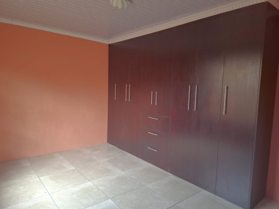 5 Bedroom Property for Sale in Fichardt Park Free State